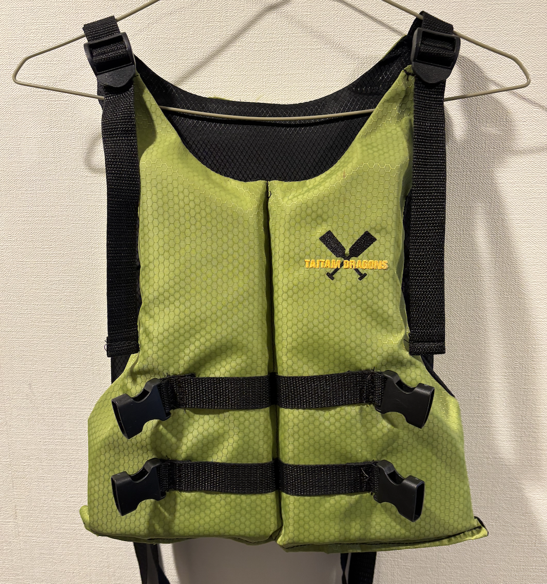 チームのライフジェケットの写真