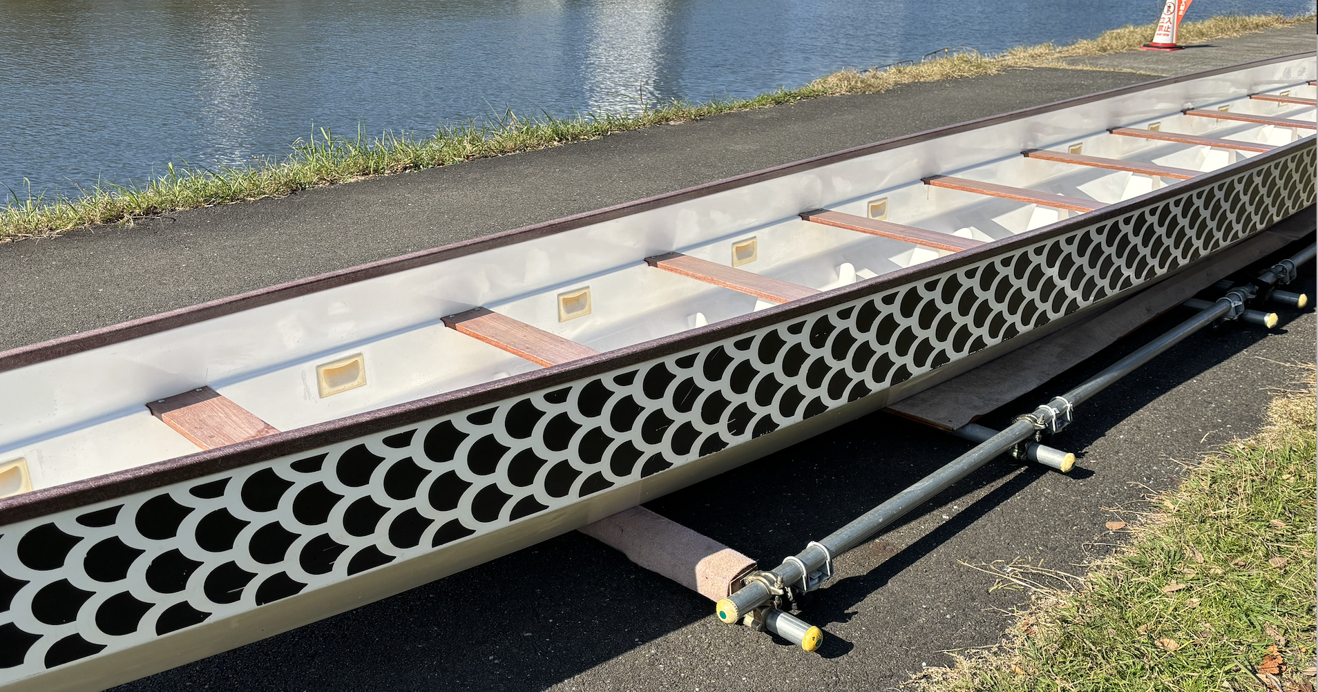 チームのドラゴンボートの写真